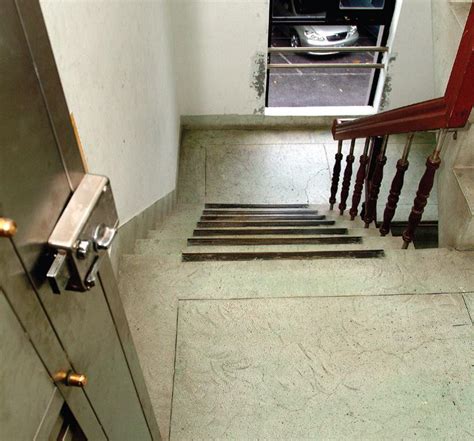 門對樓梯